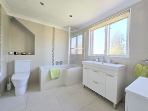 Photo 11- click for photo gallery